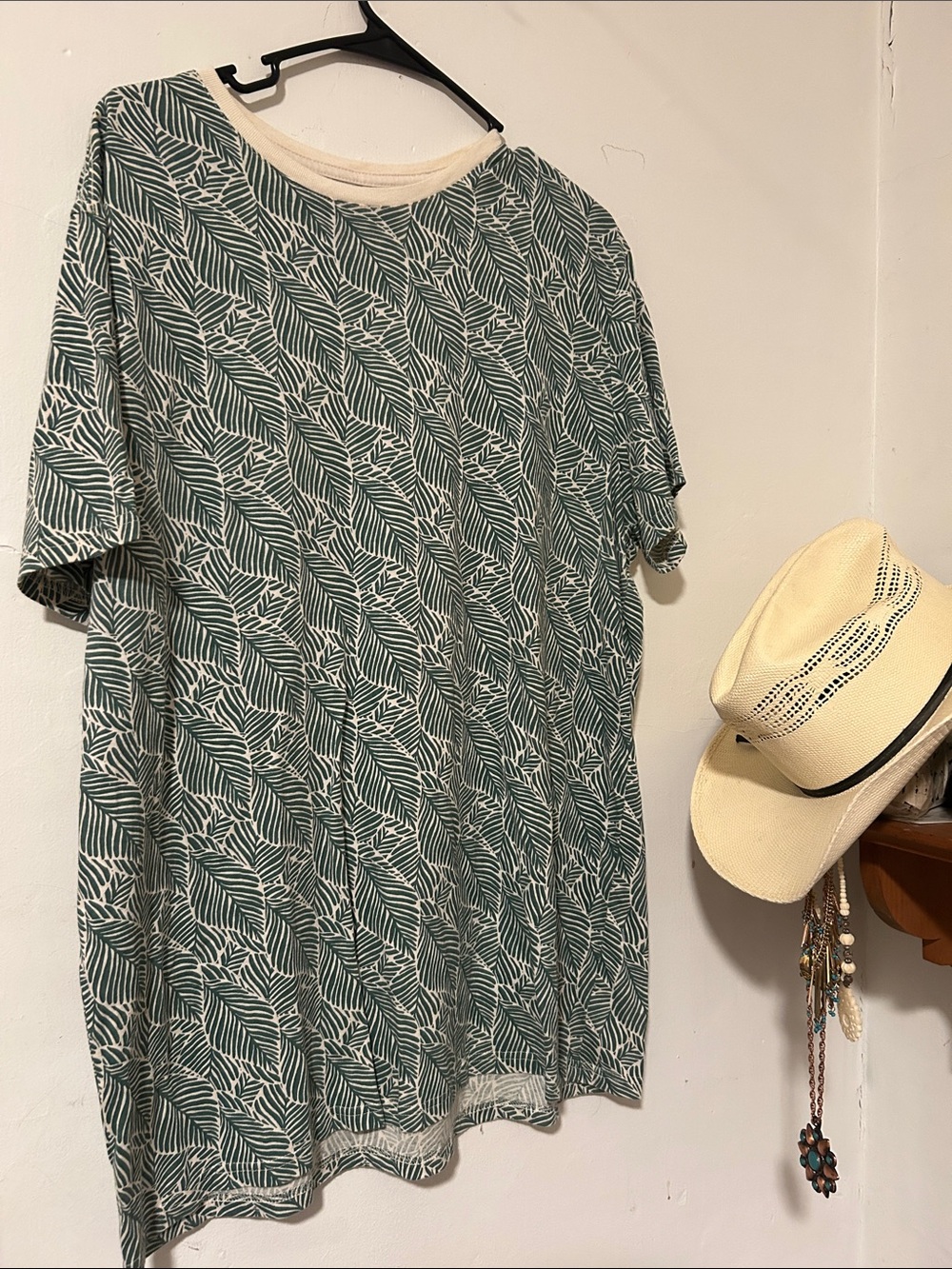 Goodfellow & Co Green and White Leaf-Print Crewneck Tee
